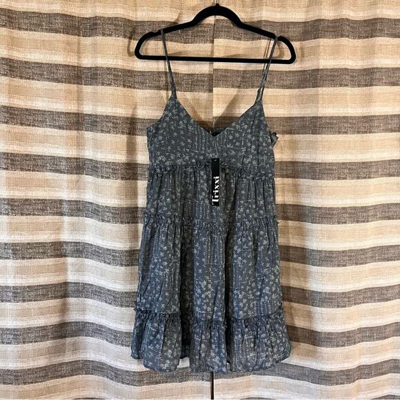 Trixxi Blue Floral Tiered Dress‎ Size Large - Picture 1 of 8